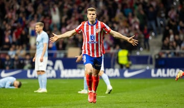 El jugador del Atltico de Madrid, Sorloth, celebra el 1-1 al Celta de Vigo. 

