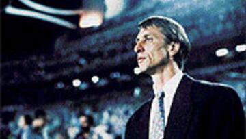 <b>EL MAESTRO Y SUS ALUMNOS</b>. Cruyff trajo una idea desde Holanda y la plasmó en el Barça con la ayuda de Milla, faro en el centro del campo. Su sucesor, y jugador más representativo de la escuela del 4, fue Guardiola, con el que el Barcelona conquistó la Copa de Europa.