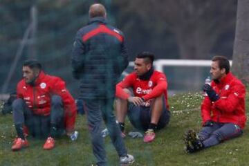 Sampaoli sorprendió el 20 de mayo acortando la lista de 30 jugadores para Copa América antes del plazo. Junior, Mark González, Rodrigo Millar y Fuenzalida ni siquiera se sumaron a entrenar.