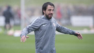 Be&ntilde;at, durante un entrenamiento en Lezama