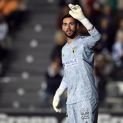 El Burgos escucha ofertas por Caro