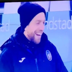 Ha enfurecido mucho a los fans del Atalanta: Papu Gómez durante el himno de la Juve...