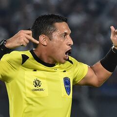 Chile - Colombia: Jesús Valenzuela, así es el árbitro de las Eliminatorias Sudamericanas