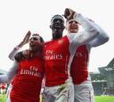 Welbeck decide, Monreal se lesiona y Cazorla se luce