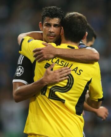 Iker Casillas y Diego Costa al final del partido.