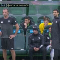 La expulsión a Pastore fuera del campo que le dejó con la cara así