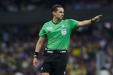 César Arturo Ramos durante un partido de la Liga MX.