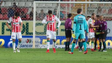 Action photo during the match Necaxa vs Morelia corresponding Round 17 League MX of the Apertura 2017 Tournament at Victoria STADIUM.
Foto de accion durante el partido Necaxa vs Morelia, correspondiente a Jornada 17 Liga MX del Torneo Apertura 2017, desde ESTADIO Victoria, en la foto: Pablo Velazquez Necaxa
18/11/2017/MEXSPORT/Alihf Juarez