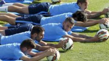 A LA ESPERA. Alderweireld, junto a sus compa&ntilde;eros durante una sesi&oacute;n en Majadahonda. Quiere dejar el equipo.
 