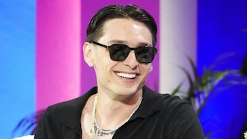 ¿Peso Pluma envió corona de flores al funeral de “El Mencho”? La verdad detrás de la viral imagen