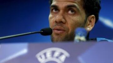 Dani Alves, en rueda de prensa.