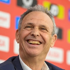 Caparrós, a la afición: “No se puede ser sevillista a la carta”