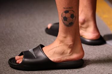 Detalle del tatuaje de Valentin Carboni del FC Internazionale Milano durante el partido del grupo E de la Copa Mundial de Clubes de la FIFA 2025 entre el FC Internazionale Milano y el Urawa Red Diamonds en el Lumen Field.