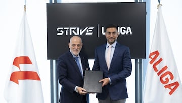 Tebas posa con Al Zain