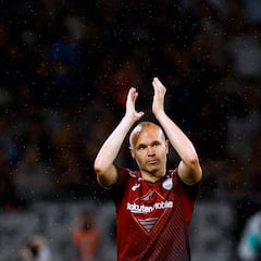 Iniesta poised for move to the Emirates