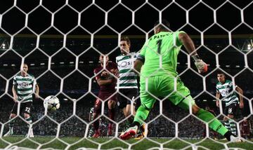 That moment | Sporting’s Sebastian Coates watches as his touch takes the ball passed Patricio in his own goal.