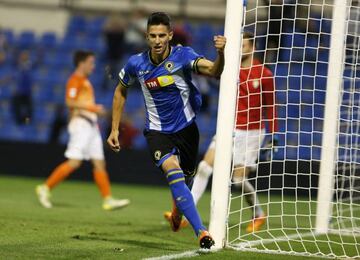 Gol de Tari durante un Hércules vs Peralada.