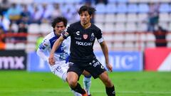 El volante chileno Mat&iacute;as Fern&aacute;ndez durante un partido con Necaxa ante Pachuca por Liga MX.