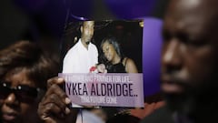 CHICAGO, IL - AUGUST 28: People attend a prayer vigil for Nykea Aldridge outside Willie Mae Morris Empowerment Center on August 28, 2016 in Chicago, Illinois. Nykea Aldridge, cousin of NBA star Dwyane Wade&#039;s was shot in the head and killed when a stray bullet struck her while she was pushing her baby in a stroller Friday afternoon near an elementary school on Chicago&#039;s south side.   Joshua Lott/Getty Images/AFP
 == FOR NEWSPAPERS, INTERNET, TELCOS &amp; TELEVISION USE ONLY ==