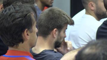 Las lágrimas de Piqué: no pudo con la emoción en el adiós de Iniesta