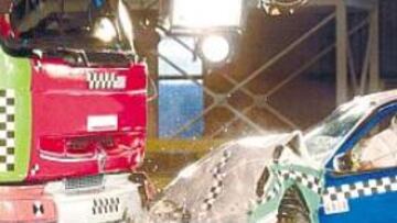 <b>EVITAR ACCIDENTES. </b>La nueva campaña de la DGT en colaboración con la Liga de Fútbol Profesional pretende reducir las 5.400 muertes anuales.