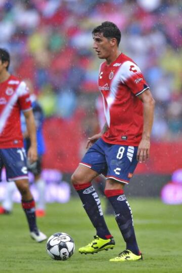 Mediocampista argentino de Tiburones Rojos de Veracruz.