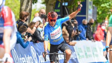 Nairo reina en Asturias ante los Movistar en el triunfo de Latour