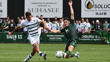 Jorge Salinas, del Racing, contra el Eibar.