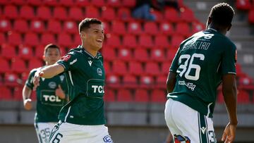 Futbol, Santiago Wanderers vs Deportes Santa Cruz.
Fecha 34, campeonato de Ascenso 2022.
El jugador de Santiago Wanderers Lucas Cepeda, izquierda, celebra su gol contra Deportes Santa Cruz durante el partido de primera divion B disputado en el estadio Nicolas Chahuan de La Calera, Chile.
02/11/2022
Andres Pina/Photosport

Football, Santiago Wanderers vs Deportes Santa Cruz.
34th turn, 2022 Promotion Championship.
Santiago Wanderers player Lucas Cepeda, left, celebrates after scoring against Deportes Santa Cruz during the first division match held at the Nicolas Chahuan stadium in La Calera, Chile.
02/11/2022
Andres Pina/Photosport