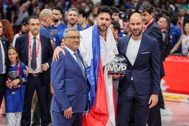 Vaslije Micic (28 años y 1,96 m) logró por segunda vez en su carrera (y de manera consecutiva) ser nombrado MVP de la Final Four de la Euroliga, que ganó su Anadolu Efes. Hizo 23 puntos (4 de 7 desde el triple) contra el Real Madrid en el partido por el título.  