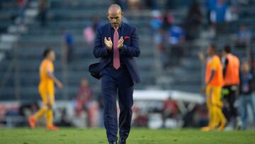 El polémico estratega español, volvió a dar de que hablar en sus declaraciones luego de que los cementeros sumaran un nuevo descalabro ante Tigres.
