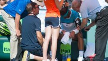 El médico tomó la tensión a Nadal en la pista de Miami.