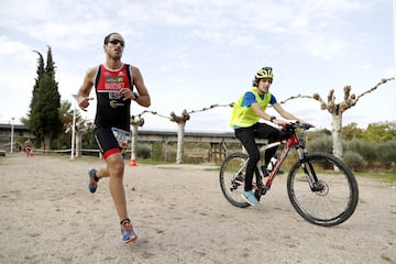 El segundo Du Cross de Aldea del Fresno fue una cita que pudieron disfrutar en la ma?ana del domingo m¨¢s de 160 participantes y que estuvo enmarcada en el fin de semana solidario que la localidad organiz¨® para recaudar fondos para la lucha contra el c¨¢nce