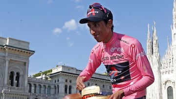 Vea la emotiva y tierna conversaci&oacute;n de Egan Bernal y su mam&aacute;, Flor G&oacute;mez, tras finalizar la etapa que lo consagr&oacute; como campe&oacute;n del Giro de Italia.