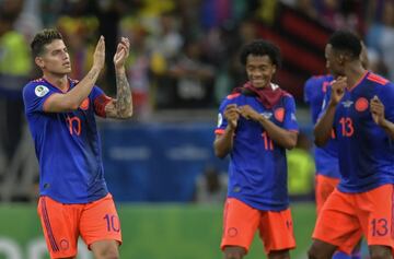 Colombia se impuso ante Argentina en el primer partido del Grupo B en el Arena Fonte Nova de Salvador Bahía. Roger Martínez y Duván Zapata sentenciaron a la Albiceleste.