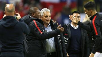 Reinaldo Rueda comienza a ganarse el camarín chileno.