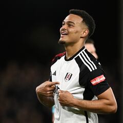 Muniz brilla, Emery se aleja