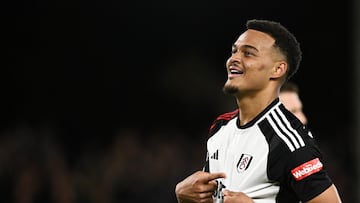 Rodrigo Muniz, jugador del Fulham, celebra uno de los goles anotados ante el Tottenham.