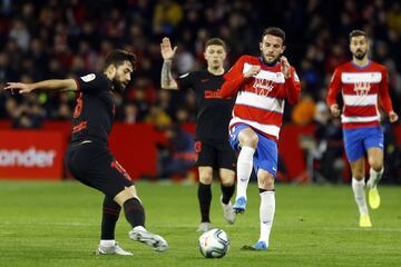 Felipe (Atletico de Madrid) y Quini (Granada CF)