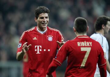 El 13 de marzo de 2012 marcó cuatro goles en poco más de veinte minutos durante el partido entre el Bayern Munich y el Basilea.

 