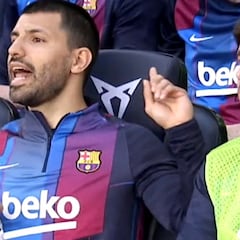 El show de Agüero en el banquillo del Clásico