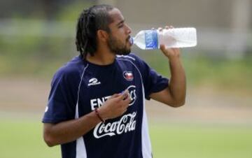 Otro jugador que también ocupó dreadlocks fue Jean Beausejour. A diferencia de Martínez, el zurdo los tuvo en la parte posterior de la cabeza.