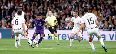 1-0. Brahim Díaz, desde el costado derecho, descarga al lado contrario a Rodrygo, el brasileño traza la diagonal hasta el balcón del área y golpea el balón a la escuadra de Julen Agirrezabala . Imparable para el portero del Athletic.
