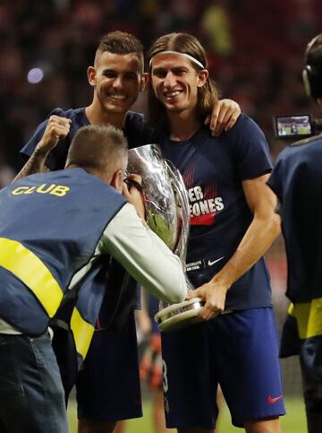 El Atlético celebró la Supercopa de Europa con su afición