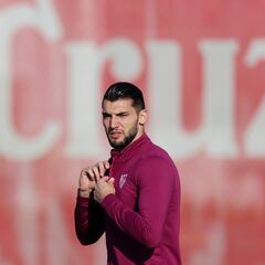 Segunda jornada de pruebas médicas en Nervión... con Rafa Mir