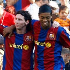 Ronaldinho: “Si Messi puede levantar un titulo más, estaré feliz por él”