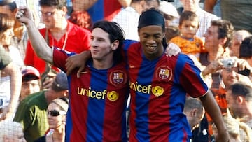  Messi y Ronaldinho 
Otro argentino y brasileño juntos, ellos dos no necesitan mayor explicación la historia de Dinho sin Messi no sería la misma, como la de Messi sin Dinho, sin duda uno de las mejores parejas de la historia y del Barcelona. 