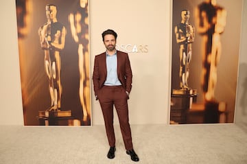 Sebastian Stan posa durante la alfombra roja de la recepcin de los nominados a los Oscar 2025 en la Academy Museum of Motion Pictures de Los Angeles.