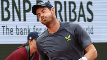 Britain's Andy Murray reacts as he plays against Switzerland's Stan Wawrinka during their men's singles match on day one of The French Open tennis tournament on Court Philippe-Chatrier at The Roland Garros Complex in Paris on May 26, 2024. (Photo by Alain JOCARD / AFP)