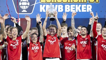 El AZ Alkmaar celebra el título de Copa.
